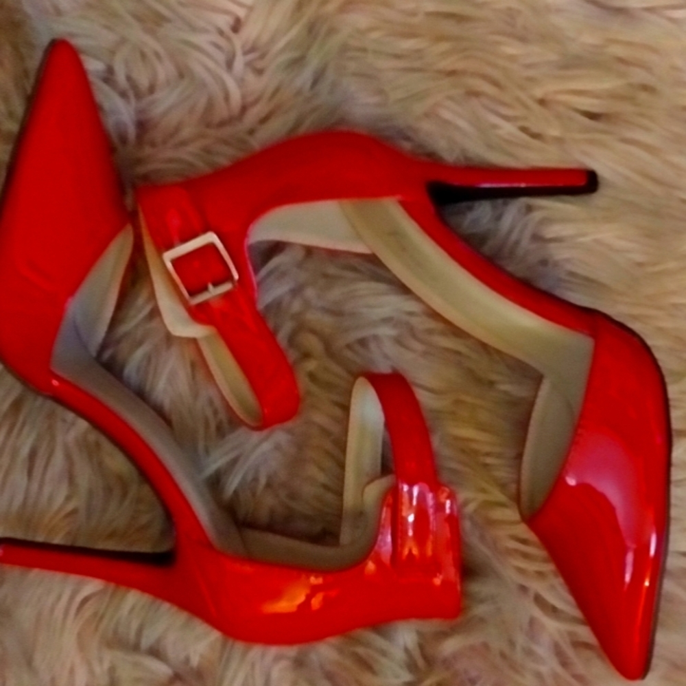Red pointed heel with ankle strap